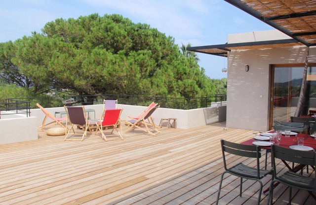Large contemporary Corsica villa, Marine de Davia, 5 'walk from the beach
