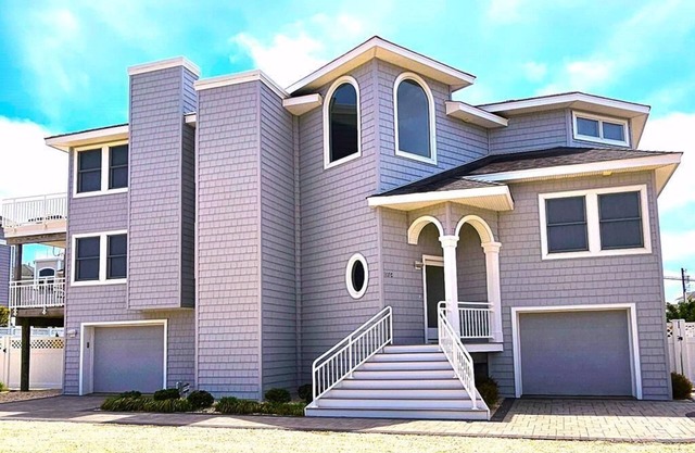 Large Contemporary Ocean Block Home