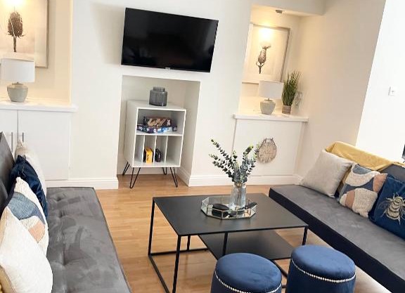 Large, cosy basement flat in the heart of Old Town