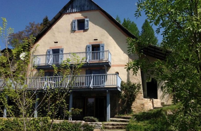 Large & Cosy Chalet in Alpes de Haute Provence, with chimney, piano & garden!