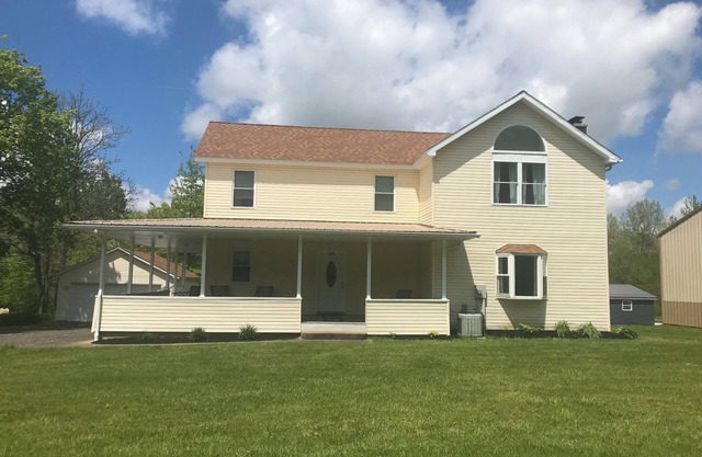 Large Country home near Lake Erie, fishing, beaches, skiing, golf & more.