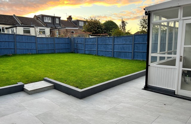 Large detached house, ideally located for local amenities and public transport