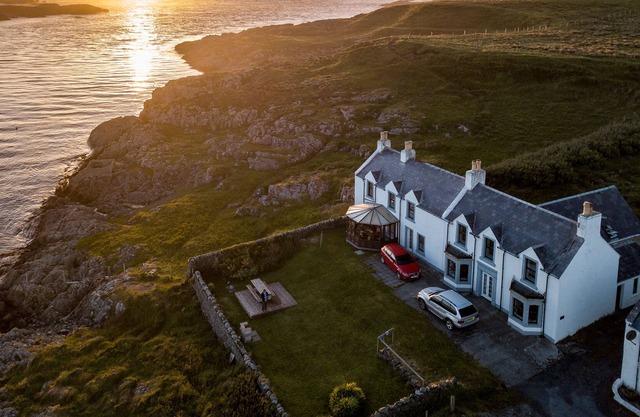 Large Detached Ocean Front House with Stunning Views