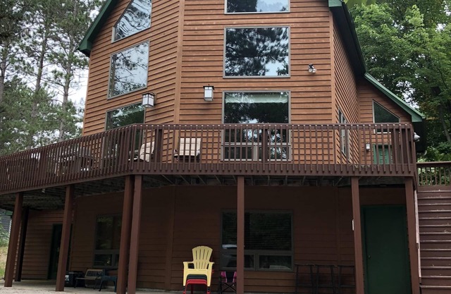 Large family-friendly home on Crystal Mountain's Betsie Golf Course hole 8