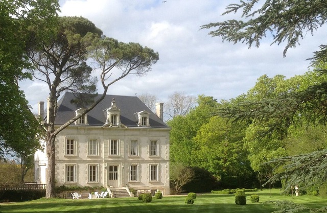 Large Family-friendly House With Walled In 4 Acre Grounds In Quiet Small Village