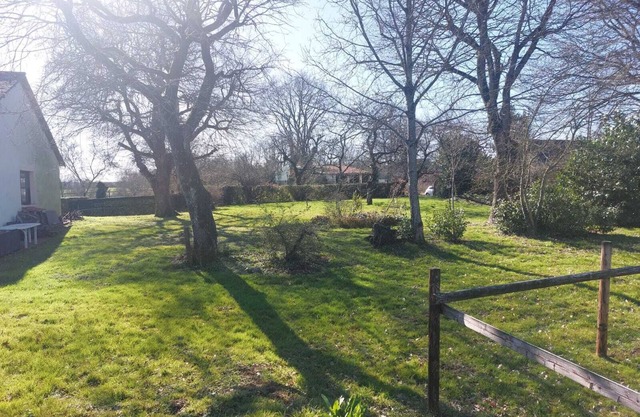 Large family home with outdoor pool in the countryside. Pets allowed