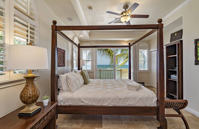 Large Family Retreat on Calm Swimming Beach, A/C