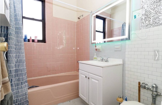 Large Family Style Apartment in a quiet neighborhood near the subway station