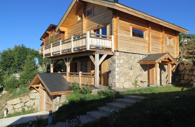 LARGE FINNISH CHALET MAGNIFICENT VIEWS OF THE PYRENEES