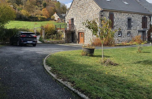 Large stone house in the heart of Sancy