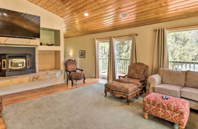 Large Frazier Park Home in Pine Mountain Club