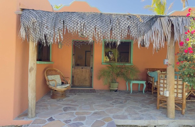 Large Gated Parking, Cozy Casa near Pickleball