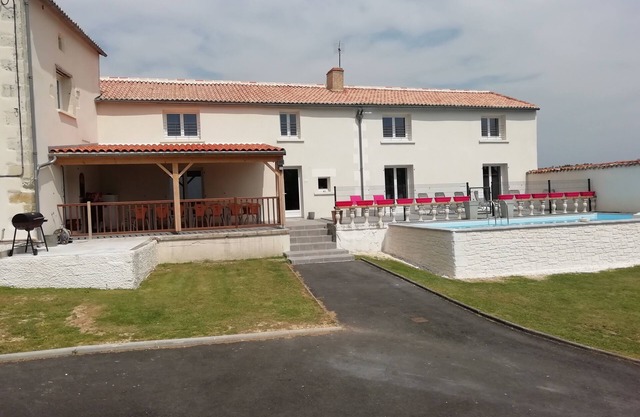 Large gite 12 minutes from Futuroscope