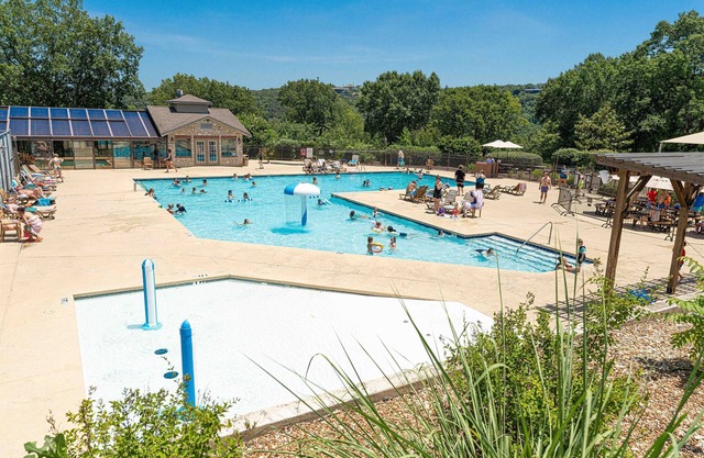 Large Golf view condo Sleeps 10!Indoor pool