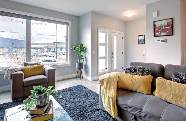 Large group and Family-friendly 4 Bedroom Beautiful Home