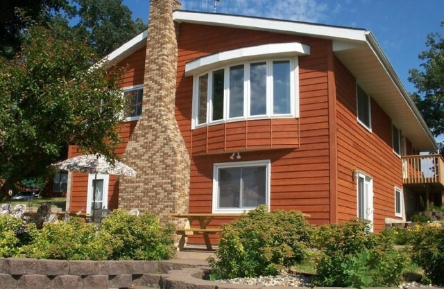 LARGE Group Lake Home-Enjoy and relax year round