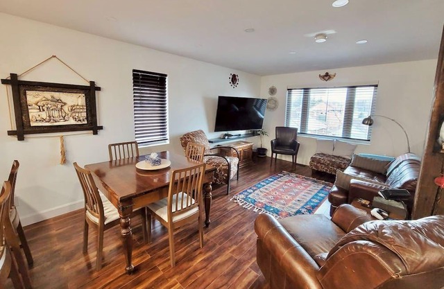 Large group size home, self check-in, 2 free parking spots,laundry, doorstep TTC