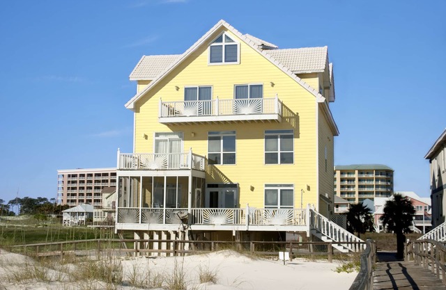 Large, Gulf- Front Beach House With Community Pool