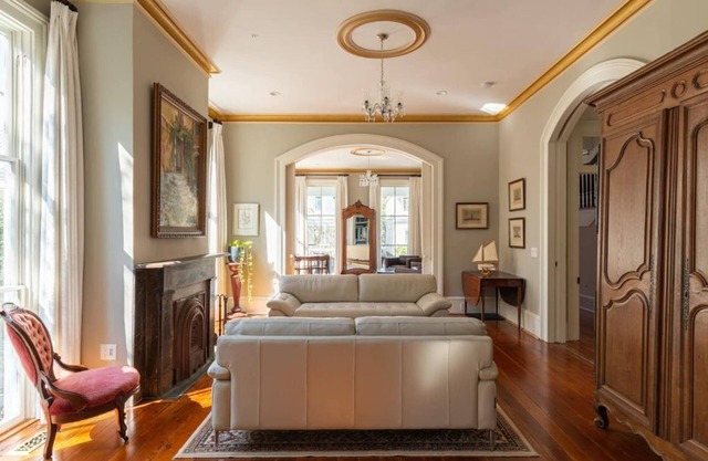 Large High End Historic Dtn Suite. 1 bed+sofabed