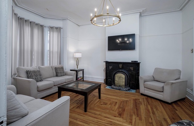 Large Historic Downtown FIVE Bedroom House