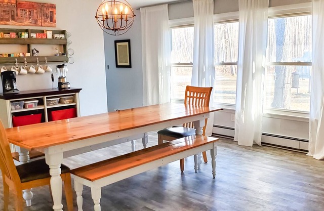 Large Holiday Home | Sleeps 15 | Gaylord