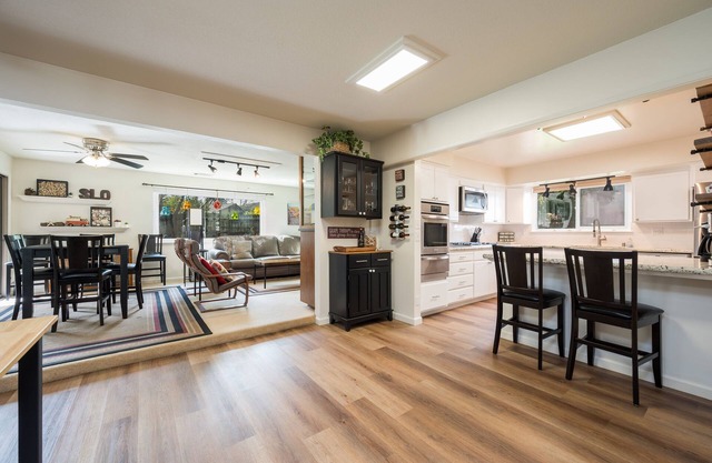 Large home close to Downtown, Hiking, CalPoly, Beaches, Wineries, Shopping