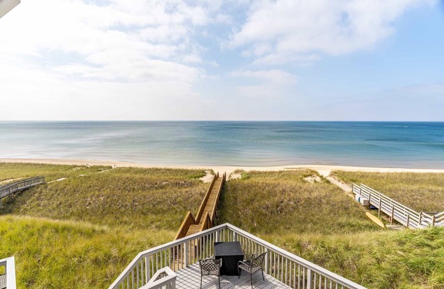 Large Home w/Breathtaking Lake Michigan Views, Beach