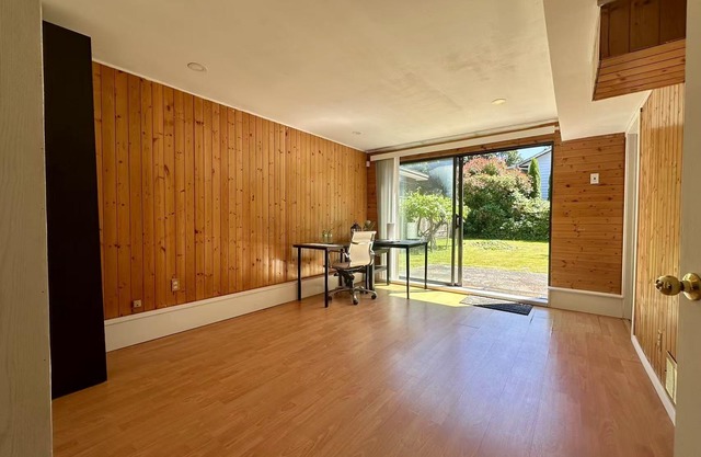 Large House 4 Bedrooms with Kitchen & Laundry Near YVR Airport & Transit