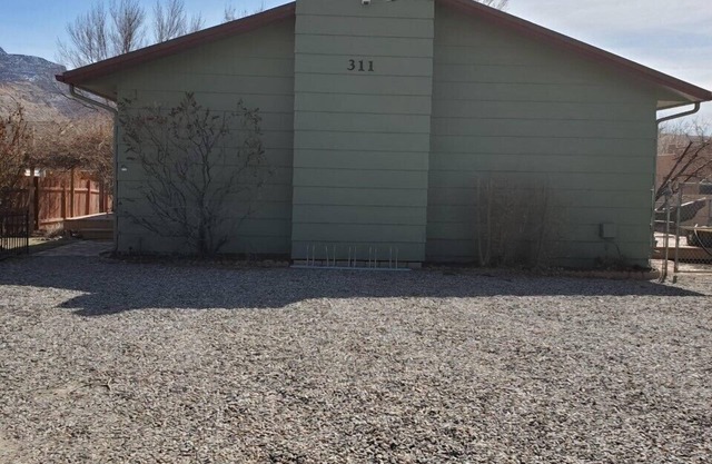 Large House alongside the River w/Beautiful Views & well-appointed interior.