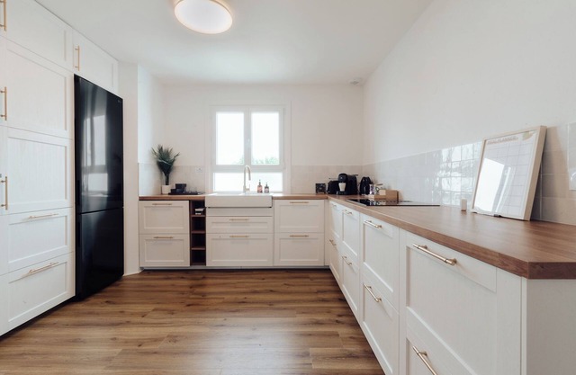Large house & annex, close to La Rochelle