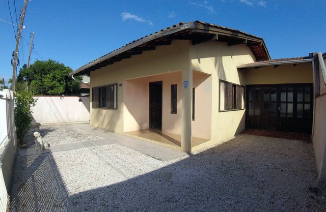 Large house between Meia Praia and Perequê 500m from the beach w/WiFi and barbecue