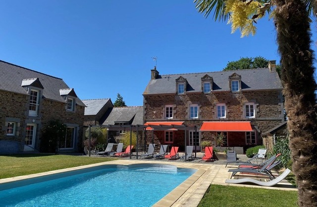 Large house with swimming pool and jacuzzi near St Malo (Brittany), Mont St Michel