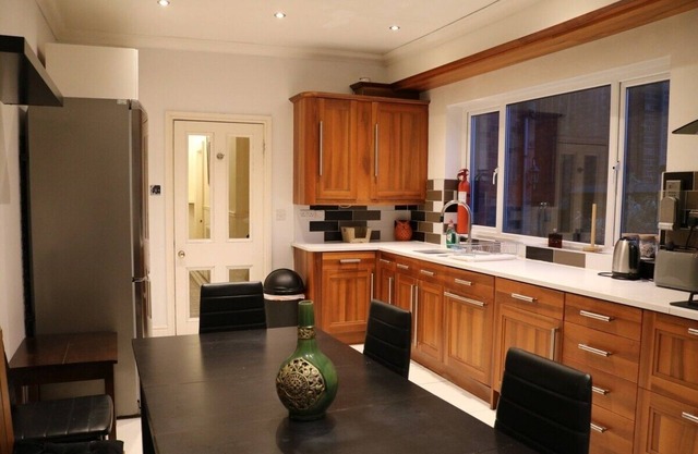 Large House|FREE Parking |7 Beds