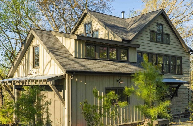 Large house in the trees on steep hill above Severn River, 9 minutes to USNA.