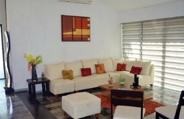 Large House-walking to beach-10 guests!