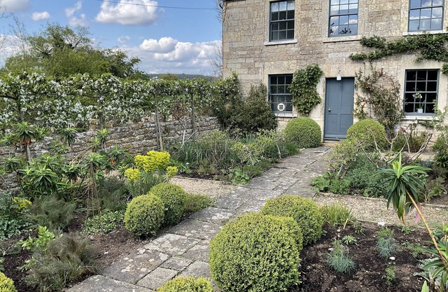 Large House with hot tub near Bath