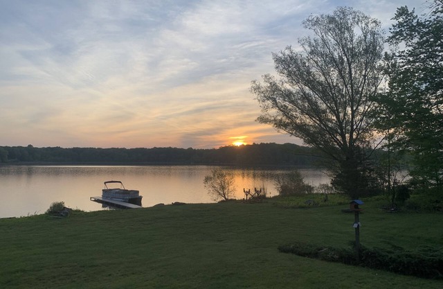 Large Lake Home - 15 min from South Haven