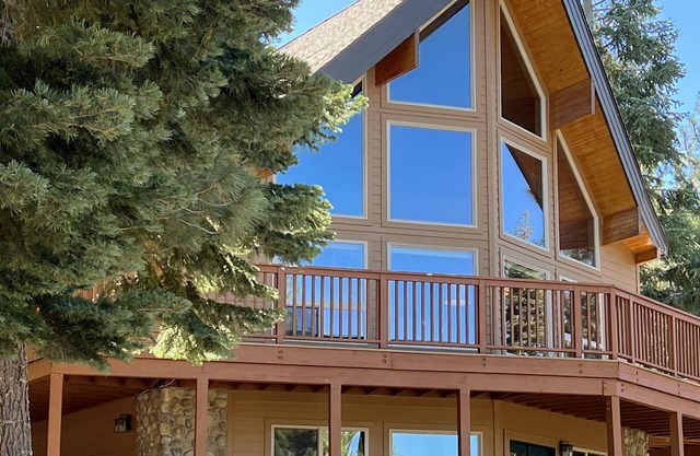Large Luxury Cedar Home in the Forest at Lake Davis near golf courses - 3NightM