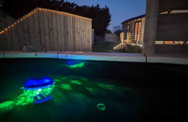 Large Luxury self contained shepherd's hut with elevated deck