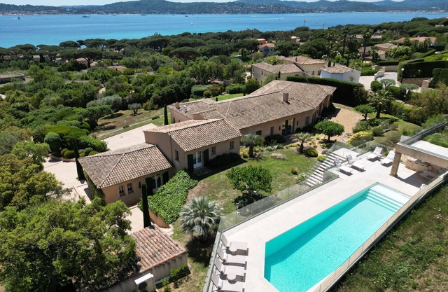 Large luxury property, 900 m² living space, panoramic sea view