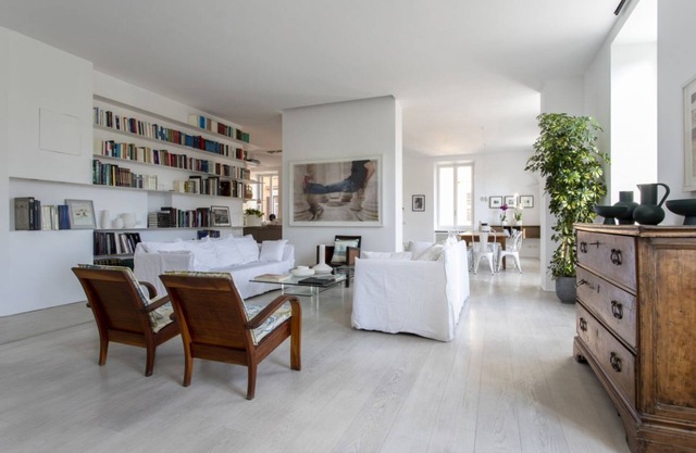 Large Luxury Sunny Apartment on Garden Square