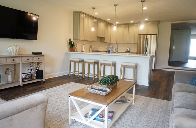 Large Marsh View Home - Near Mayo Clinic and Beaches