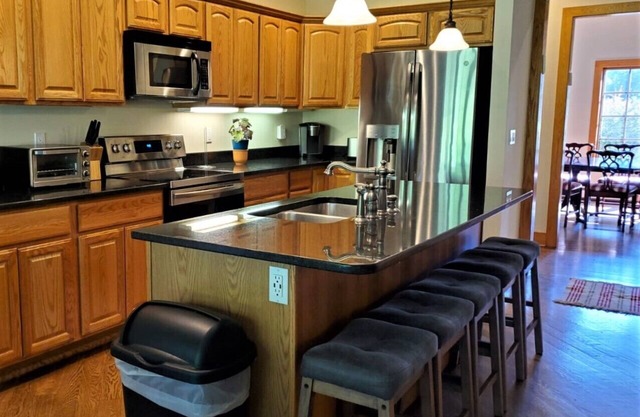 Large Modern Country Home with Pond and Hot tub