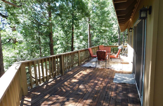 Large mountain home- near Pinecrest Lake