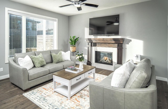 Large new family home near Airport and mall! I AC I Garage I Sleep 16+