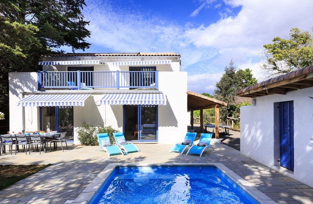 Large New Villa. High speciifcation. Sleeps up to 10. Beach 75 metres away
