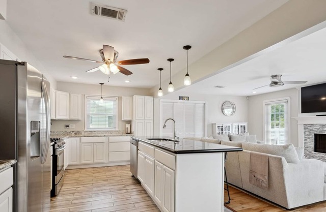 Large NOLA Home 4 bedroom 3.5 bathroom!!!