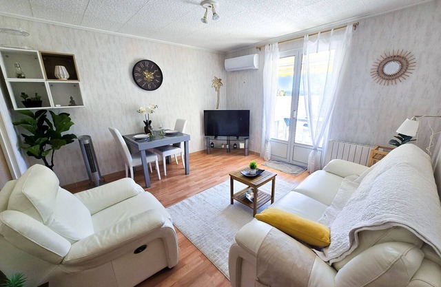 Large one-bedroom apartment - 2 people - elevator - terrace - parking