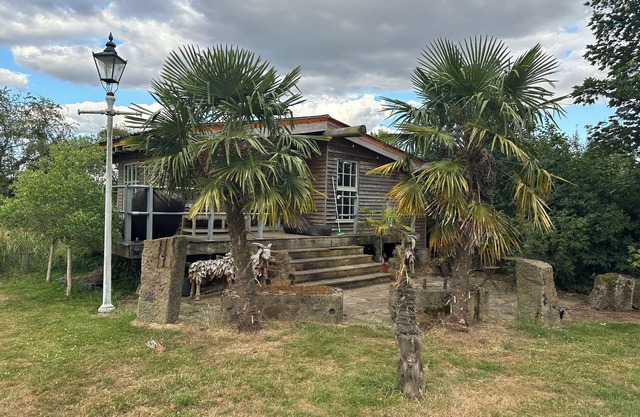 Large open plan cabin in Weston, Newark hot tub WiFi wood stove pets parking