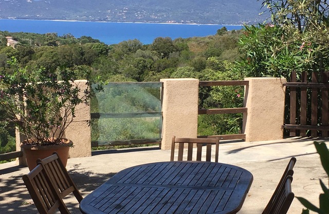Large penthouse with breathtaking views of the Gulf of Valinco.